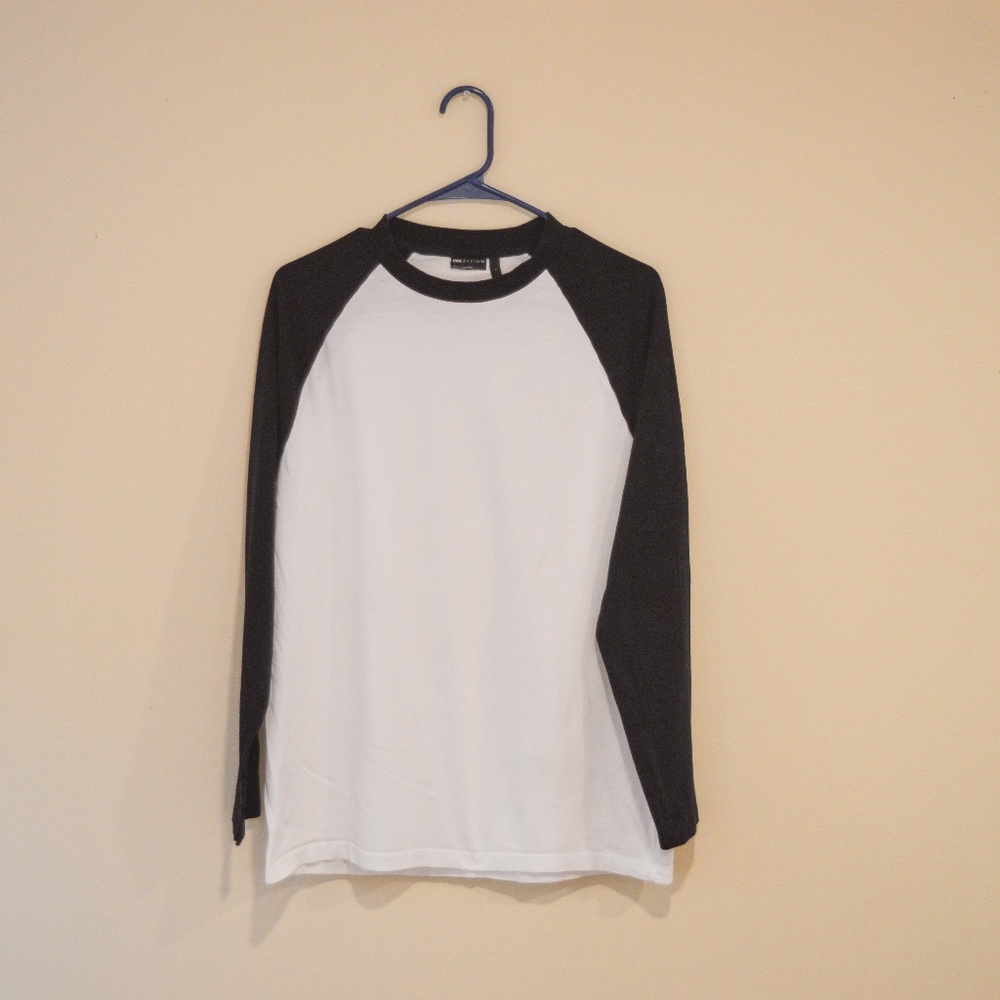 ASOS DESIGN long sleeve raglan t-shirt with crew neck in white & black